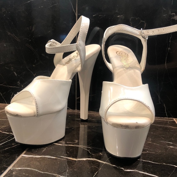 White Platform Heel - Picture 2 of 3